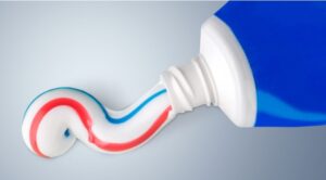 How to Clean a Whiteboard-Toothpaste