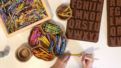 1.Prepare the crayons