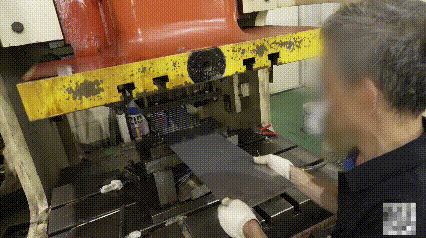 Step 1 Blade cutting and punching