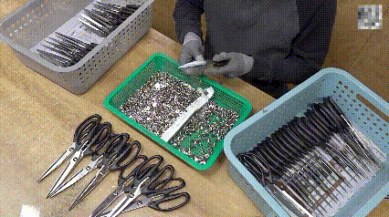 Step 8 Assembling scissors